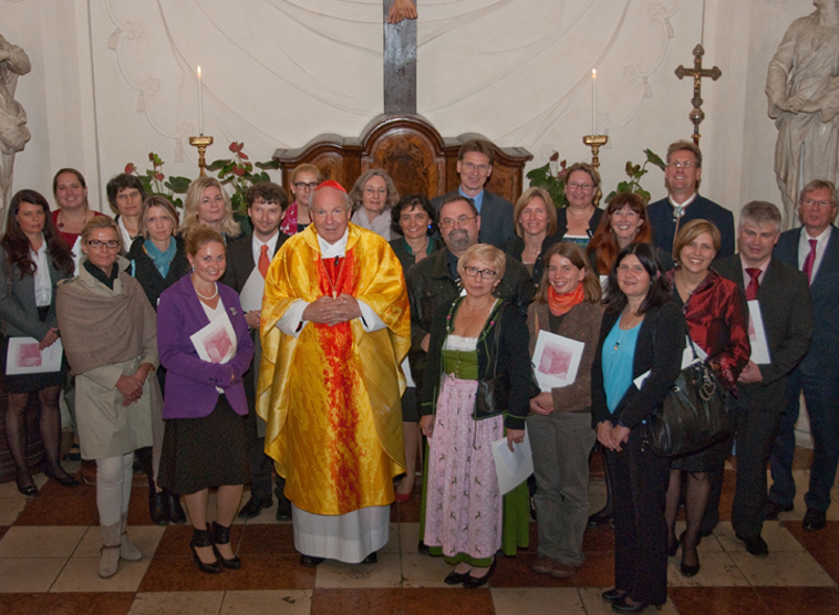 Gruppenbild der RelgionslehrerInnen aus Niederösterreich nach der Missio in unterer Sakristei