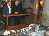 Kardinal Schönborn besichtigt die Schäden in der Lazaristenkirche/kathbild.at,rupprecht Kardinal Schönborn besichtigt die Schäden in der Lazaristenkirche/kathbild.at,rupprecht