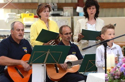 Feldmesse und Autosegnung beim FF-Heurigen