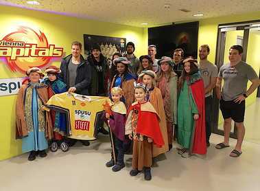 Sternsinger aus Unterheiligenstadt bei den Vienna Capitals