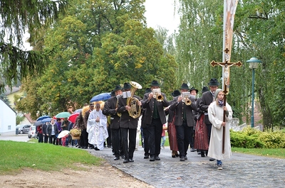 Segnung der Erntegaben und Einzug in die Pfarrkirche