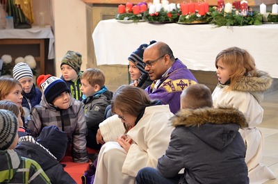Familienmesse und Segnung der Adventkränze