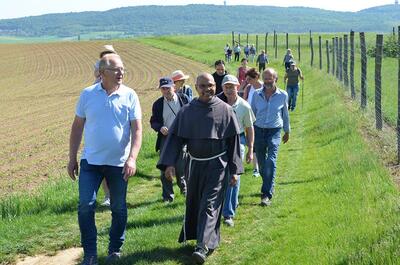 Pfarrverbandsmaiandacht bei der Gnadendorfer Bildeiche