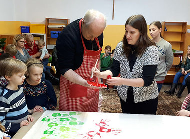 Händeabdruck für den Vorhang / Pfarre Strebersdorf