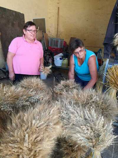 Flechten der Erntekrone