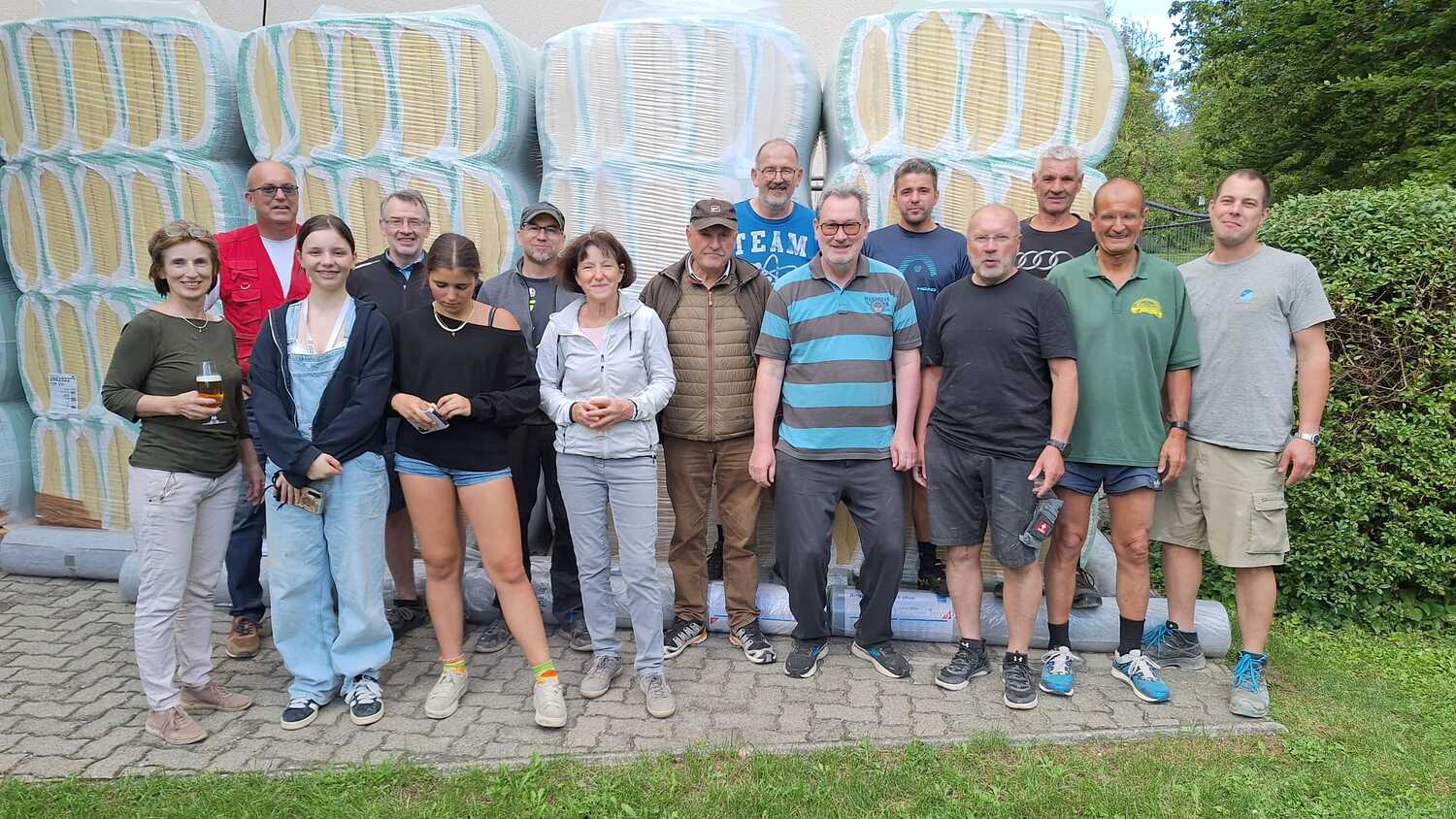 Arbeitseinsatz 11. Juni 2026 / Foto: Karl Berthold Einbringen der Dachboden-Isolierung...