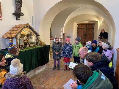 Krippenandacht in der Kirche in Ameis