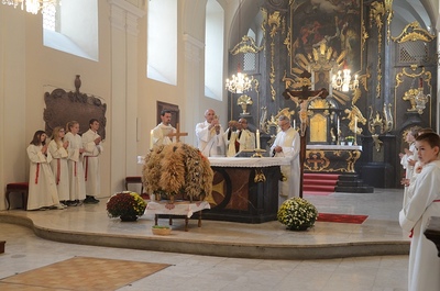 Amtseinführung Pater Nicholas Thenammakkal in der Pfarrkirche Asparn/Zaya