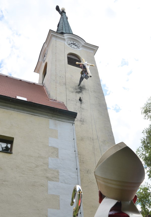 Turmkreuzsegnung und Montage in Sonnberg
