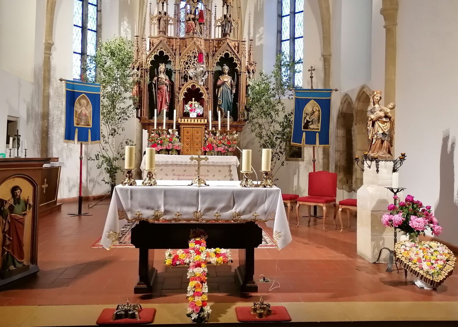 Blumenschmuck - Kirche