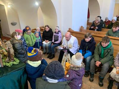 Krippenandacht in der Kirche in Ameis