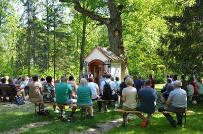 Pfarrverbandsmaiandacht bei der Gnadendorfer Bildeiche