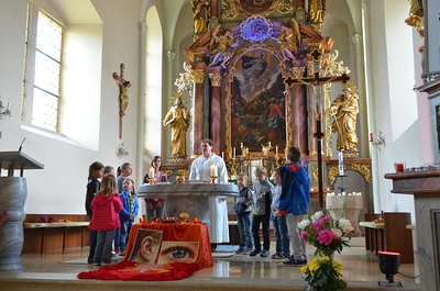 'Kinderliturgie - Mit allen Sinnen feiern' - Wortgottesfeier und Stationenbetrieb