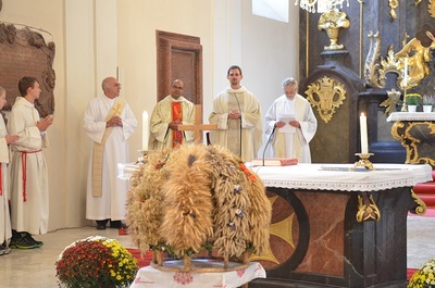 Amtseinführung Pater Nicholas Thenammakkal in der Pfarrkirche Asparn/Zaya