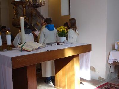 Osterhochamt in der Kirche Ameis