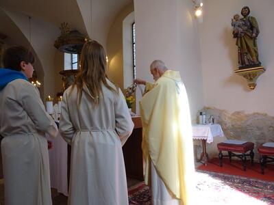 Osterhochamt in der Kirche Ameis