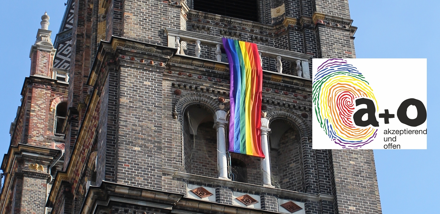 Schönthaler, Regenbogenfahne am Kirchturm 2