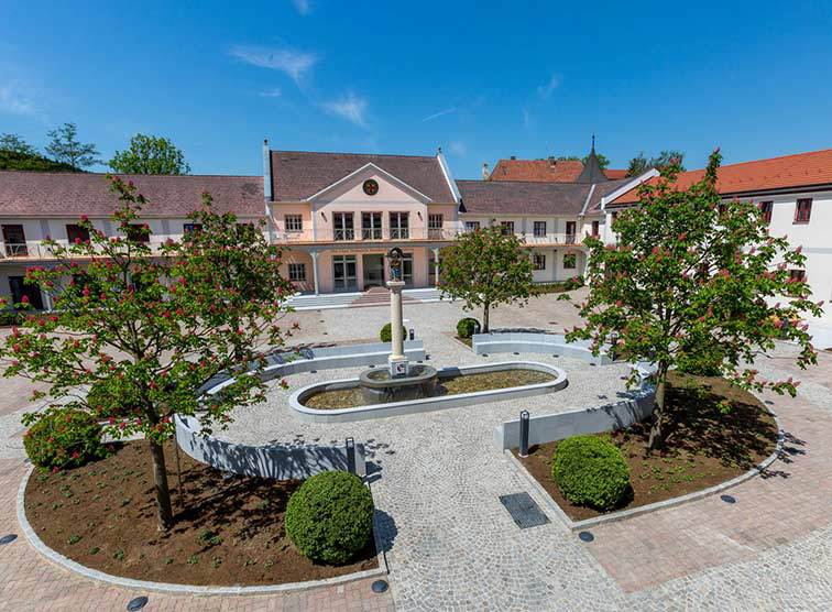 Heiligenkreuz: Ein moderner Campus im Wienerwald