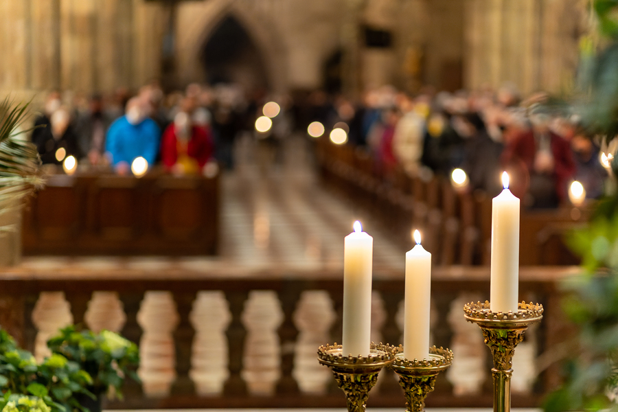 Das Osterfest ist das wichtigste Fest der Katholischen Kirche. Die Osternacht mit der Erinnerung an die Auferstehung Jesu bildet den Höhepunkt des Triduum Sacrum.  Jesus hat den Tod überwunden und ist auferstanden. Gott hat Jesus von den Toten auferw