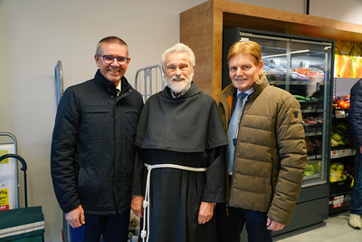Eröffnungsfeier Nahversorger mit Segnung durch Pater Norbert