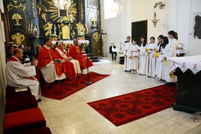 Gottesdienst und Pfarrfest in Asparn/Zaya