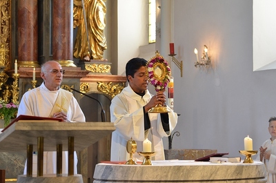 Festgottesdienst und Fronleichnamsprozession