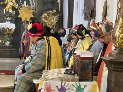 Sternsingergruppen der Pfarre Asparn/Zaya