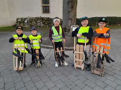 Ratscher unterwegs in der Pfarre Asparn