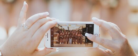 Fotografieren mit dem Smartphone / unsplash (nathan-dumlao) Fotografieren mit dem Smartphone