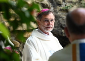 Wallfahrtsmesse bei der Lourdesgrotte im Wienerwald mit Erzbischof Josef Grünwidl.