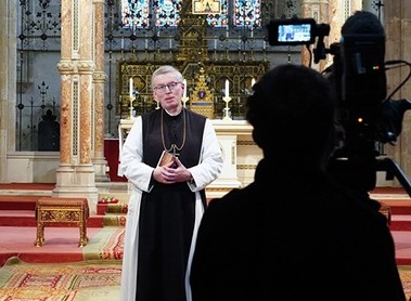 Abt Maximilian Heim beim kirchbesuch.at Filmdreh