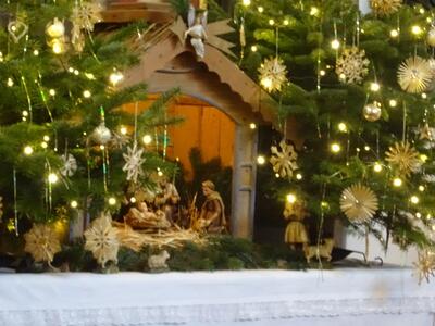 Pater Schwarzl feiert den Gottesdienst