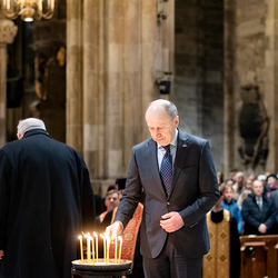 Stephansdom: Gebet für gerechten Frieden in der Ukraine / Schönlaub/EDW Stephansdom: Gebet für gerechten Frieden in der Ukraine