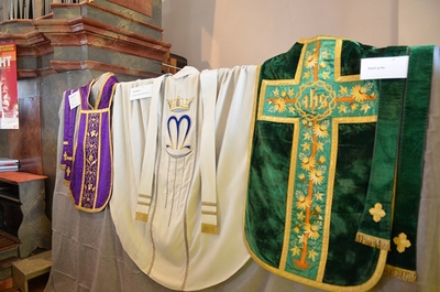 'Liturgische Gewänder ganz nah' - Programmpunkt bei der Langen Nacht der Kirchen 2015