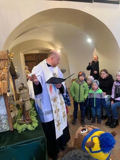 Krippenandacht in der Kirche in Ameis