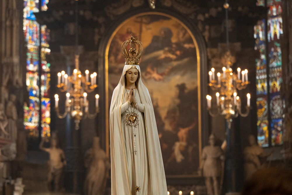 Maria-Namen-Feier im Wiener Stephansdom. / Erzdiözese Wien/ Schönlaub Stephan, Stephan Schönlaub Das Fest Mariä Namen wird im Kirchenjahr am 12. September gefeiert. Der Festtag geht auf ein Fest zu Ehren des heiligen Namens Mariens zurück. Papst Innozenz XI. (1676–1689) setzte den Festtag für die ganze Kirche verbindlich fest, nachdem am 12. Sep