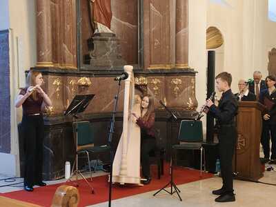 Darbietungen in der Kirche in Asparn/Zaya