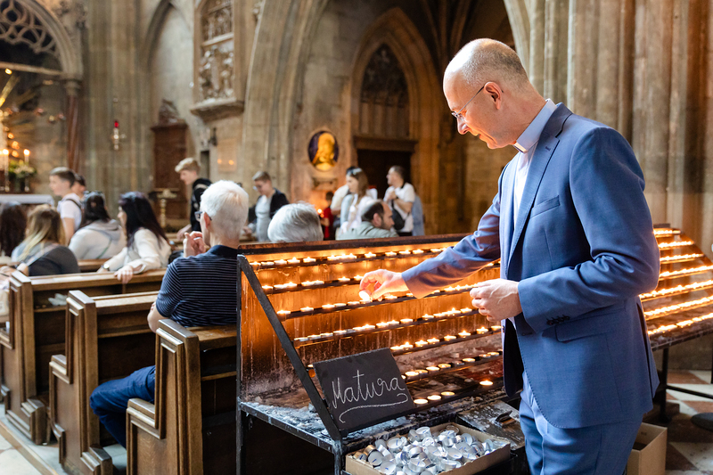 Matura: Kerze in Kirche anzünden per WhatsApp