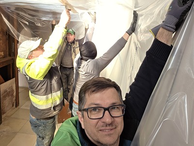 Herstellung einer Staubdichten Ebene hinter dem Hochaltar