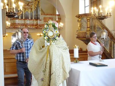 Feier des Fronleichnamsfestes in Ameis