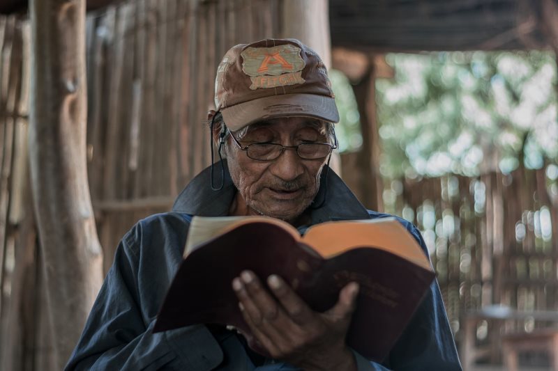 Weltweit wird die Bibel in neue Sprachen übersetzt und verteilt. Das indigene Volk der Wichí in Argentinien und Bolivien erhielt vor knapp 20 Jahren die Bibel in ihrer Muttersprache.