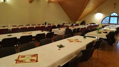 Konzert, Pfarrkaffee, Adventkranz flechten