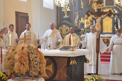 Amtseinführung Pater Nicholas Thenammakkal in der Pfarrkirche Asparn/Zaya