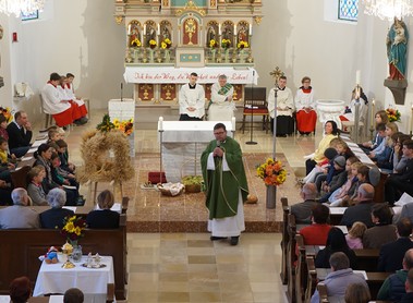 Erntedankfest mit Überraschung für Pfarrvikar Jozef Wojcik                 