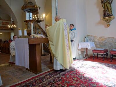 Osterhochamt in der Kirche Ameis