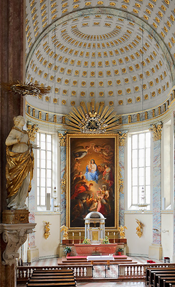 Altarraum der Kirche am Hof / Bwag / Wikimedia Commons / CC-BY-SA-4.0