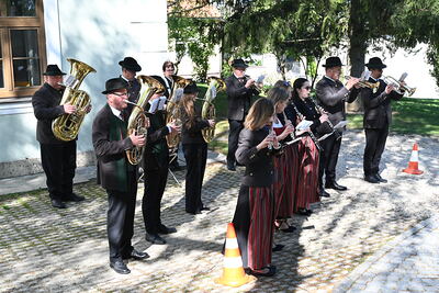 Florianimesse mit Segnung der neuen Einsatzhelme