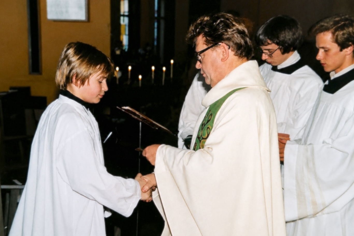 Johannes Krisch (links) als Ministrant