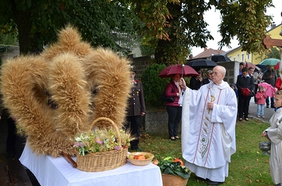 Segnung der Erntegaben und Einzug in die Pfarrkirche