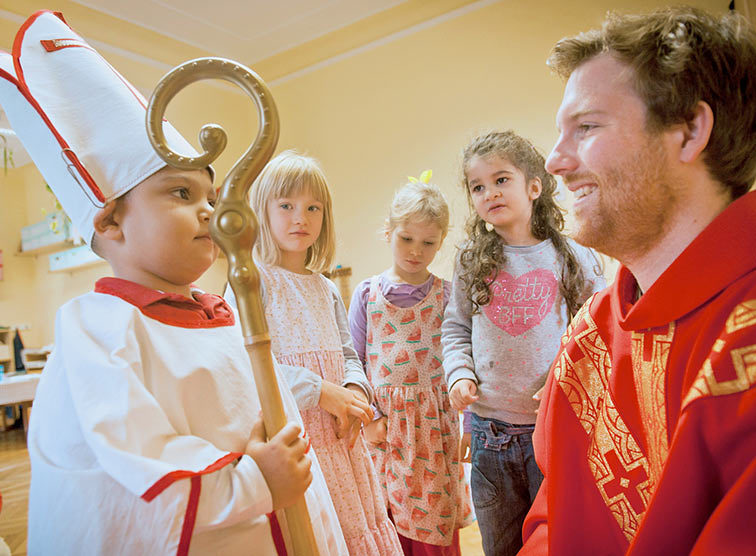 In den Kindergärten der St. Nikolausstiftung wird der Nikolaus gefeiert